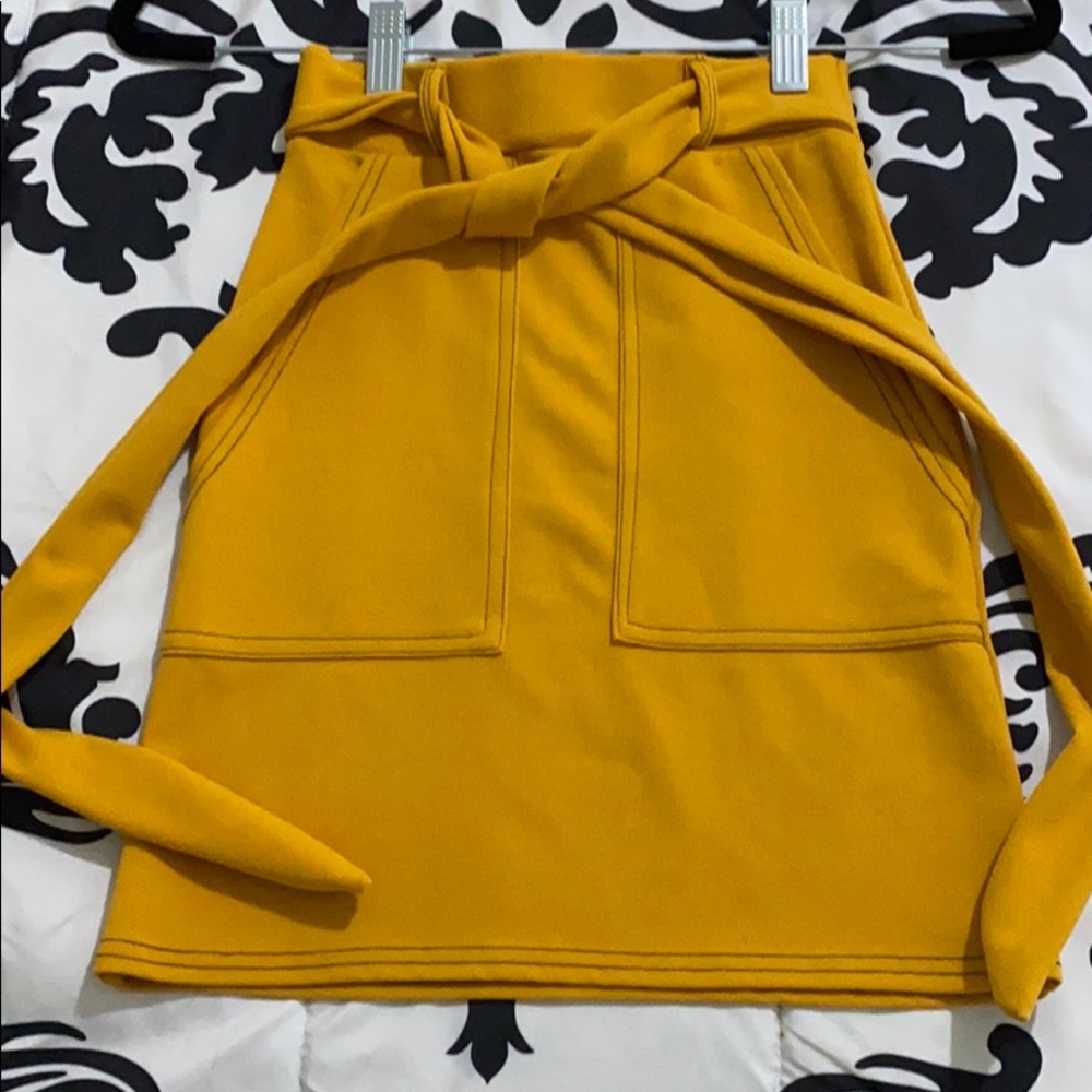 PLT yellow skirt with pockets size 2 fits like XS